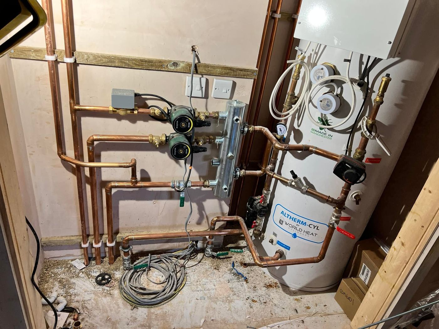 Heat pump cylinder and manifold pipework